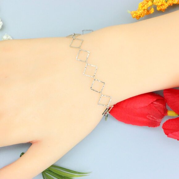 "Elegant & Trendy Bracelet, A Perfect Gift for Women, Thoughtful, EVCH1701 - Picture 5 of 10